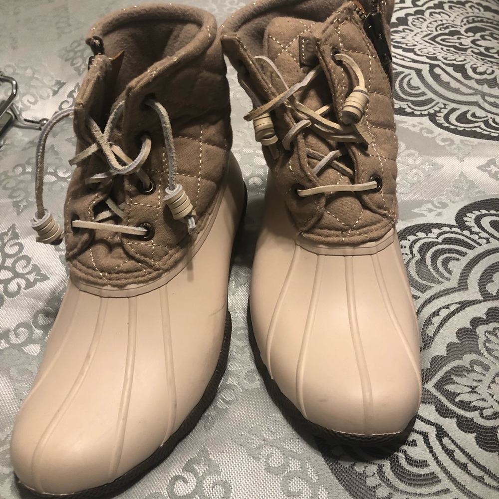 Sperry snow boots
